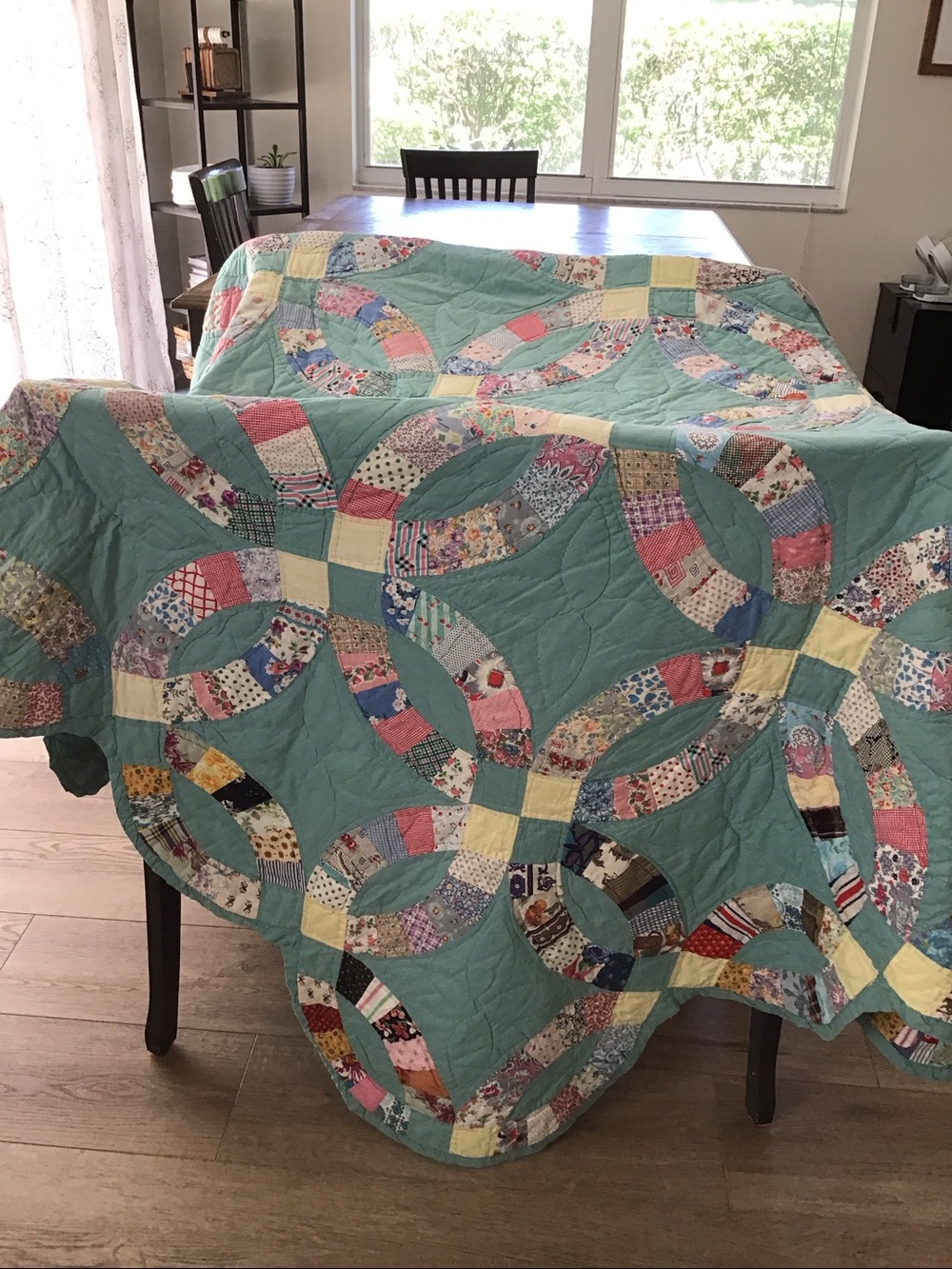 Vintage Double Wedding Ring quilt from the 1930s-1940s - Picture 3 of 15